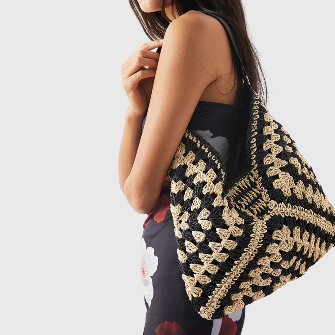 Victoria – Handcrafted Shoulder Bag with Soft Detail